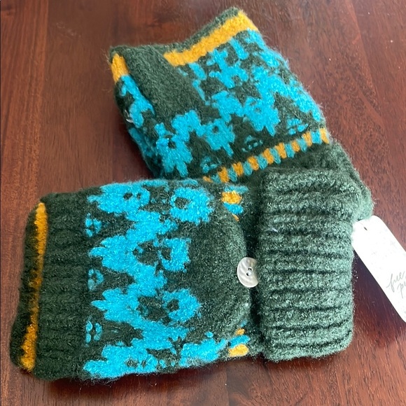 Free People first frost fair isle Forest Green Aqua Blue gloves New size OSFM - Picture 5 of 5